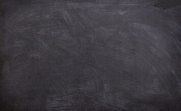 Jaki mandat za tablice za szybą?