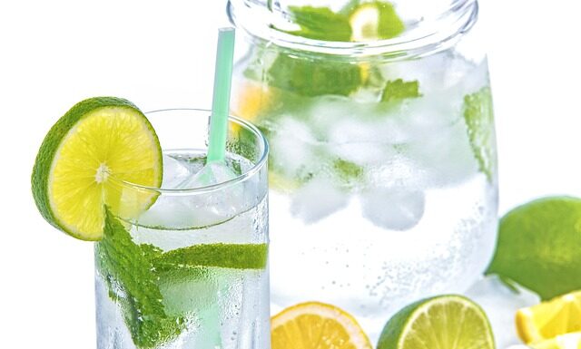 Jak zrobić tonik z płatków róż? Jak zrobić tonik z płatków róż?