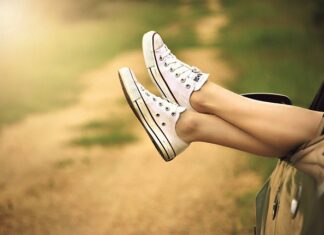 Czy trampki pasują do płaszcza? Czy trampki pasują do płaszcza?