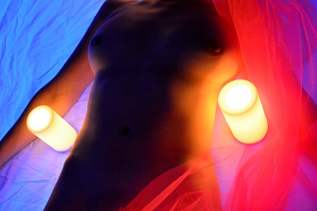 Jak ozdobić krzesła tiulem? Jak ozdobić krzesła tiulem?