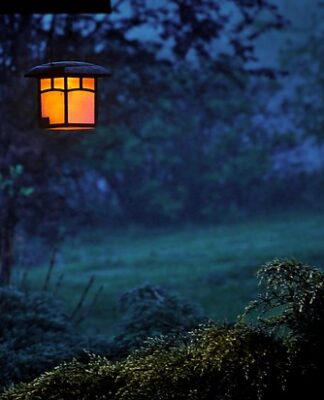 Komu pasuje kolor granatowy? Komu pasuje kolor granatowy?