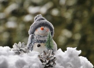 Czym ozdobić białą bluzkę? Czym ozdobić białą bluzkę?