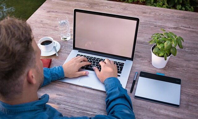 Co się pisze na obrączkach?