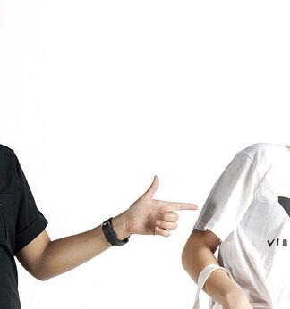 Jaki T-shirt pod koszulę? Jaki T-shirt pod koszulę?